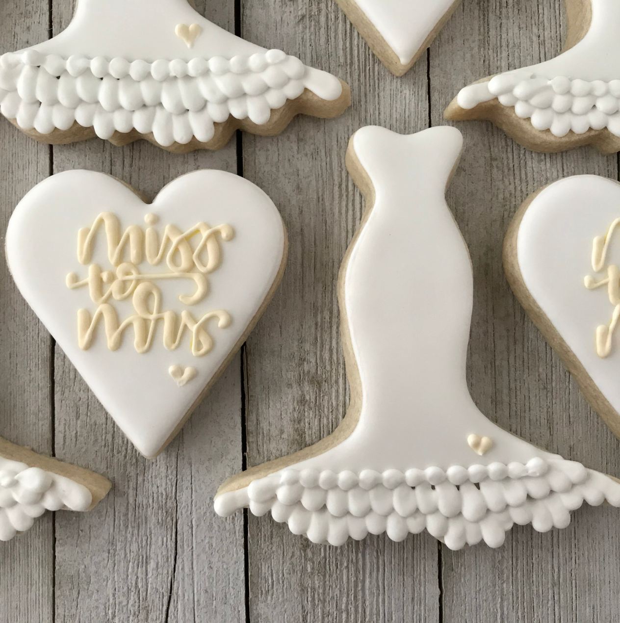 Decorated bridal shower cookies: heart with