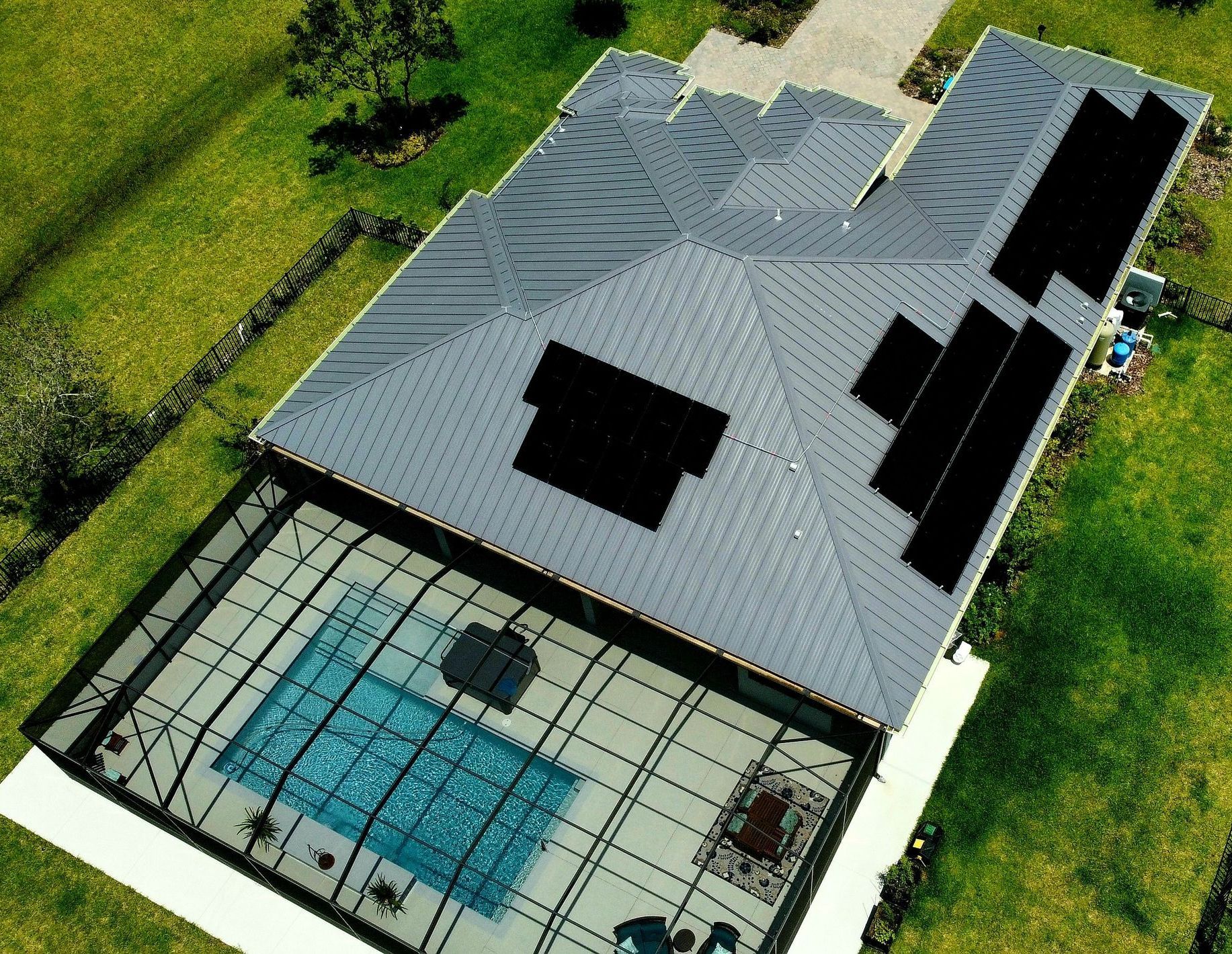 House with solar panels on the roof, generating solar power, installed by solar power installers near me.