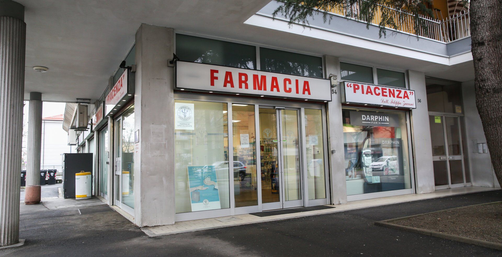 farmacia vista frontale