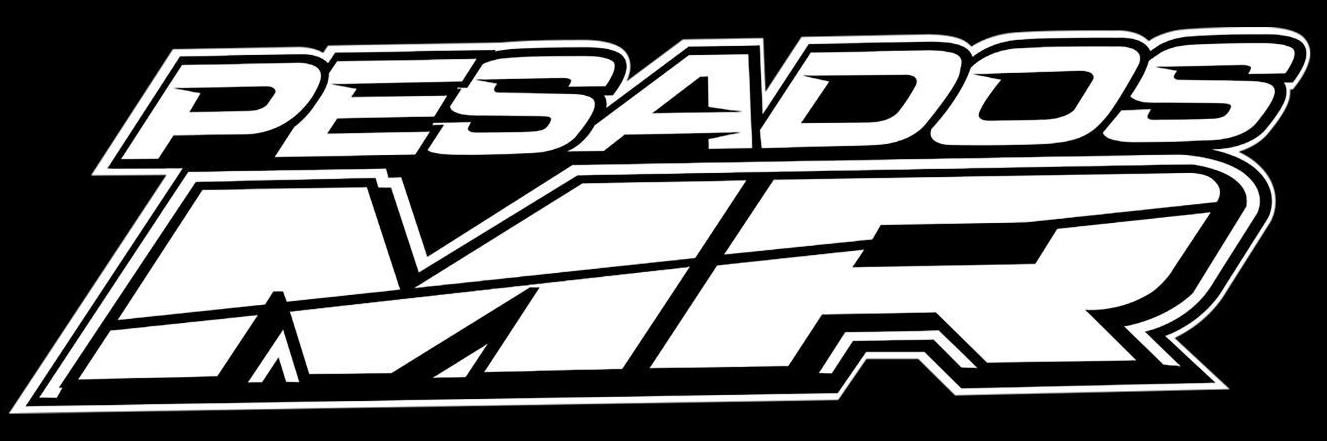 Logotipo blanco “PESADOS MR” sobre fondo negro