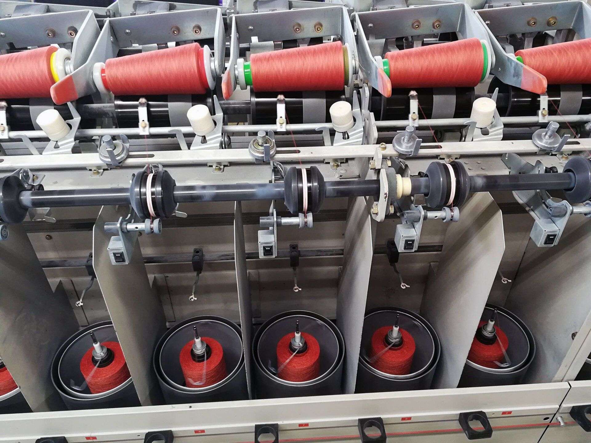 macchinario industriale per la lavorazione dei filati