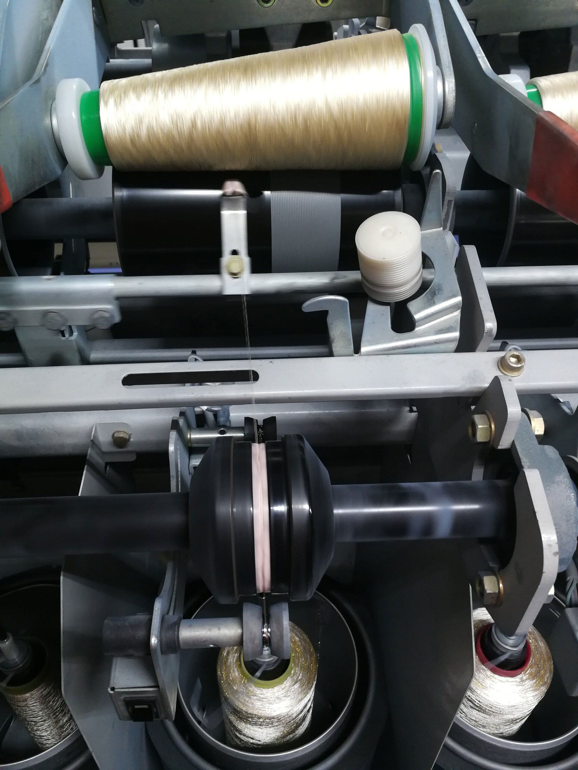 macchinari innovativi per la lavorazione sostenibile dei filati