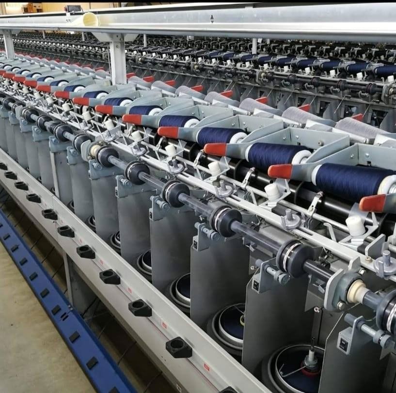 azienda con macchinari per la manifattura di filati conto terzi