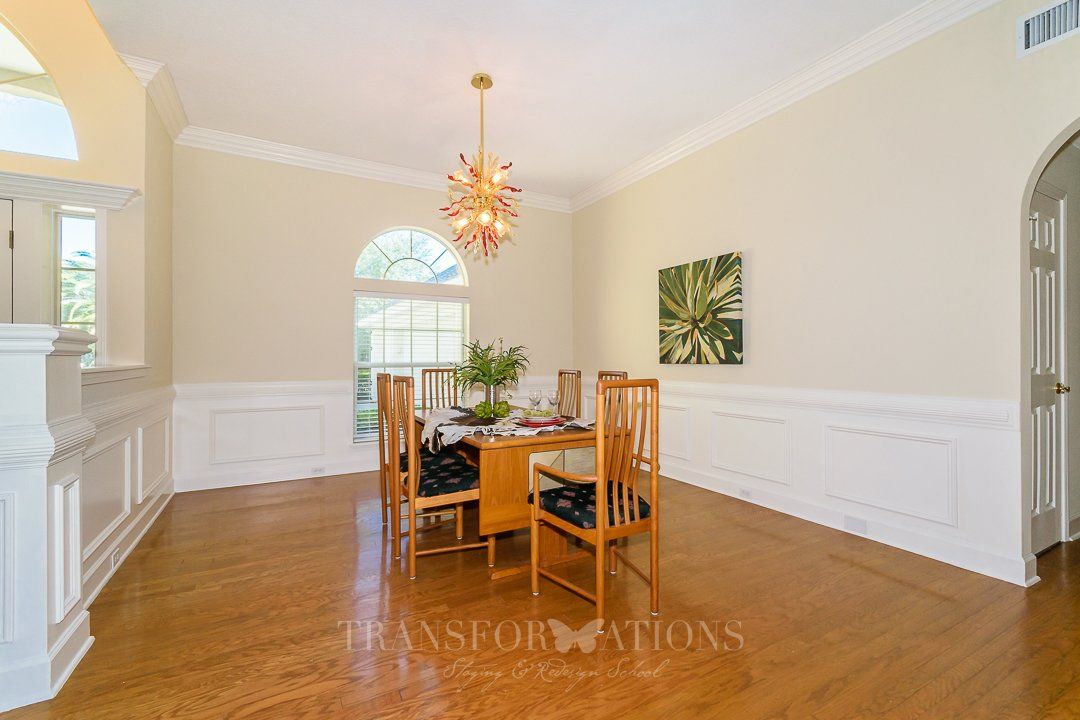 Staged dining room in Florida