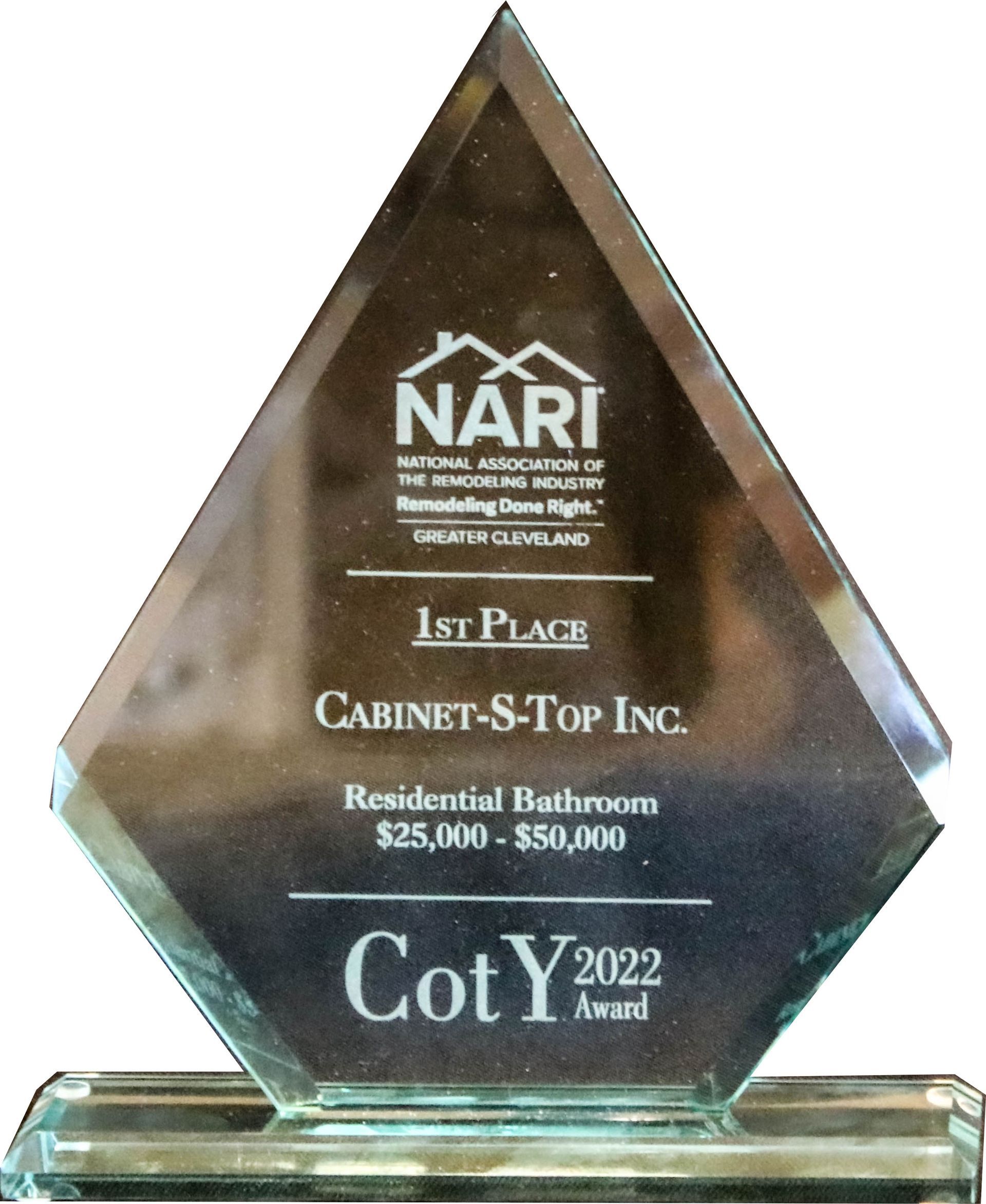 A diamond shaped trophy that says nari on it