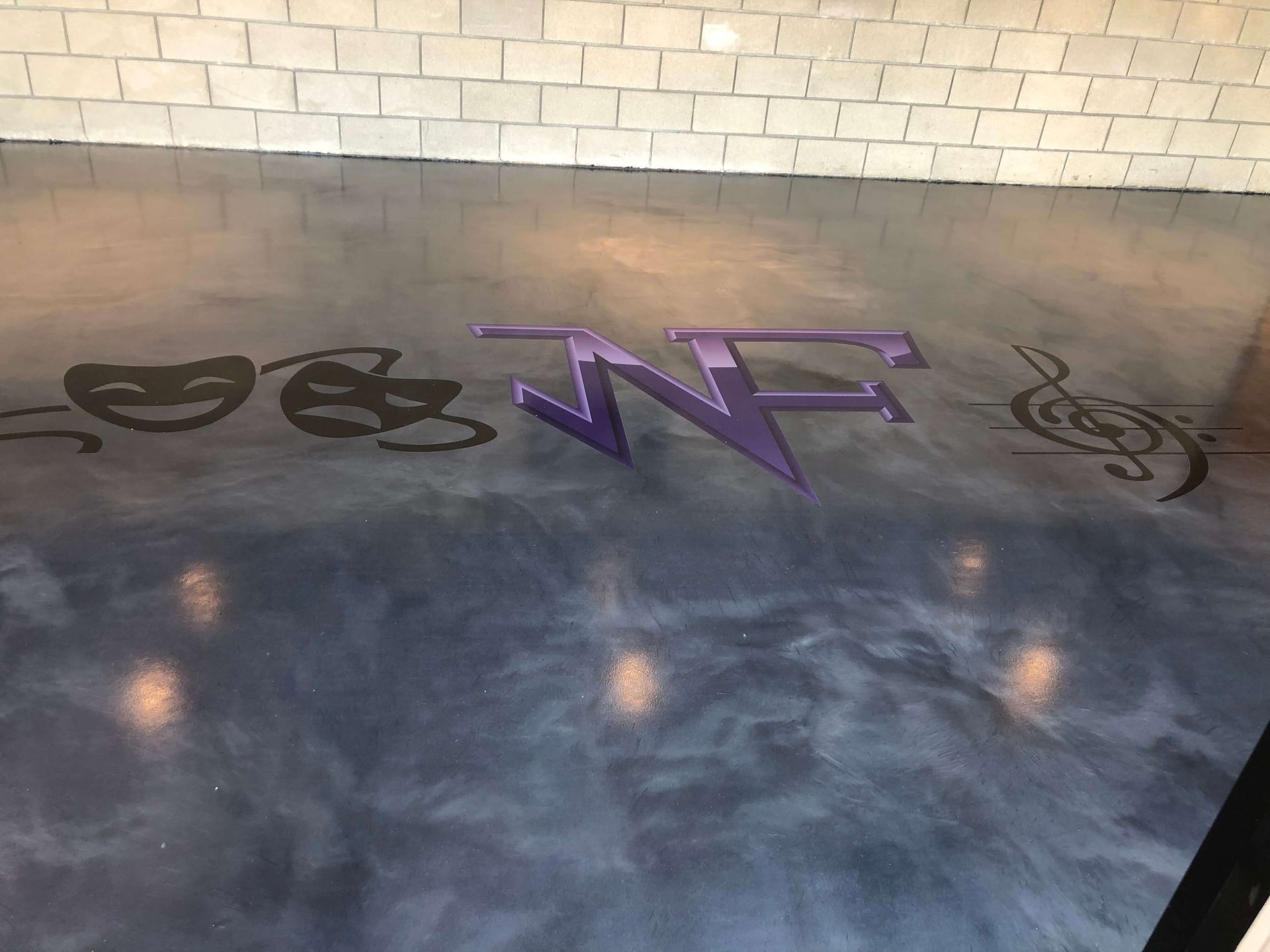 A gray floor with a purple nf logo on it