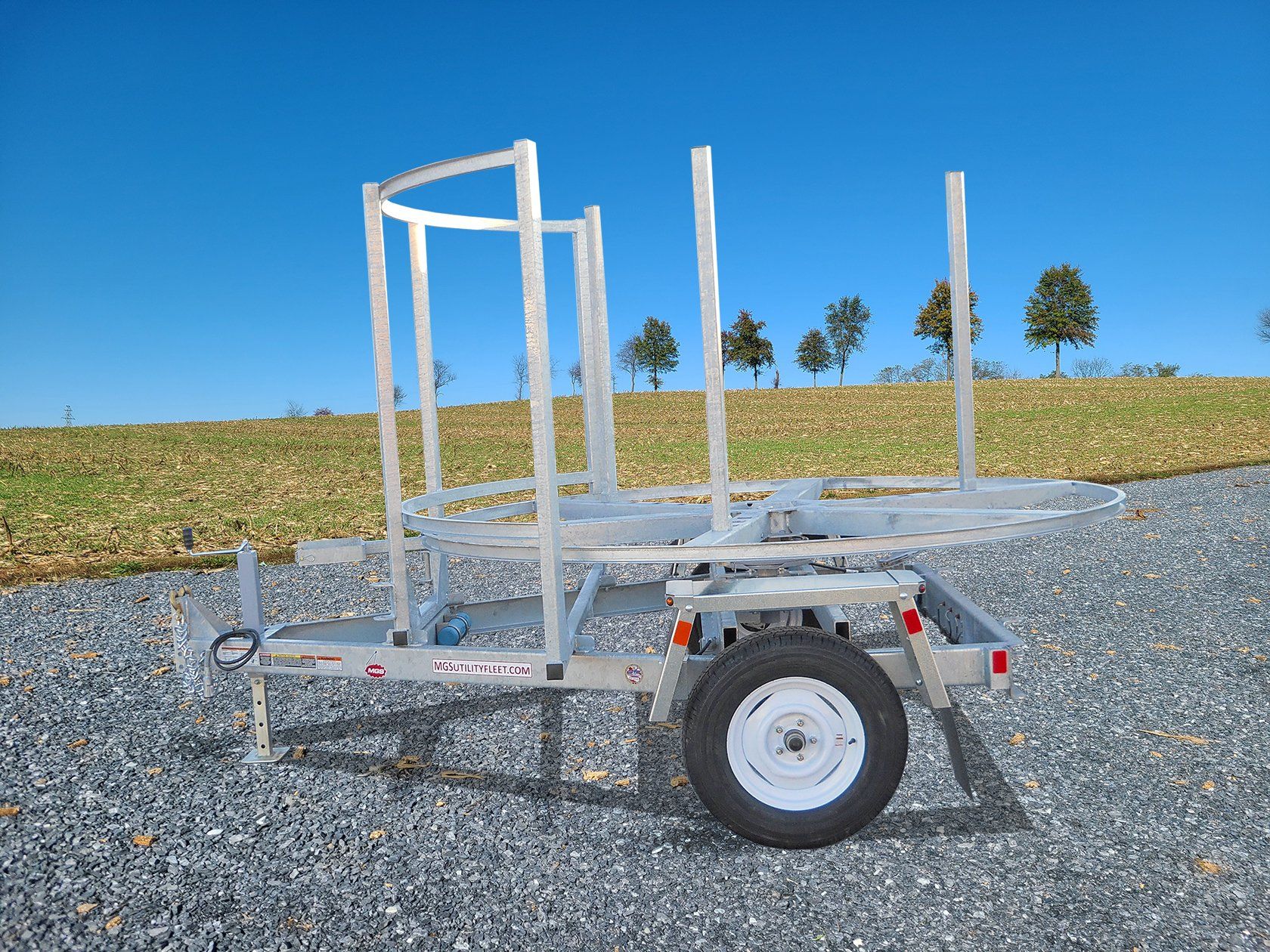 A trailer that says ' aluminum ' on the side of it