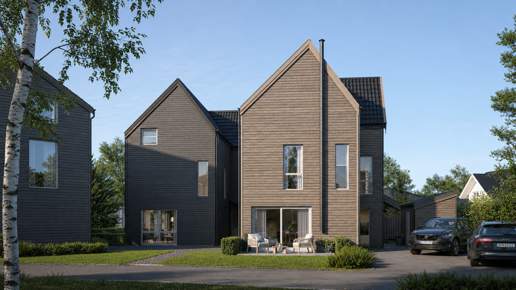 Moderne forstadshus med trevegger, skråtak og parkerte biler i en rolig gate