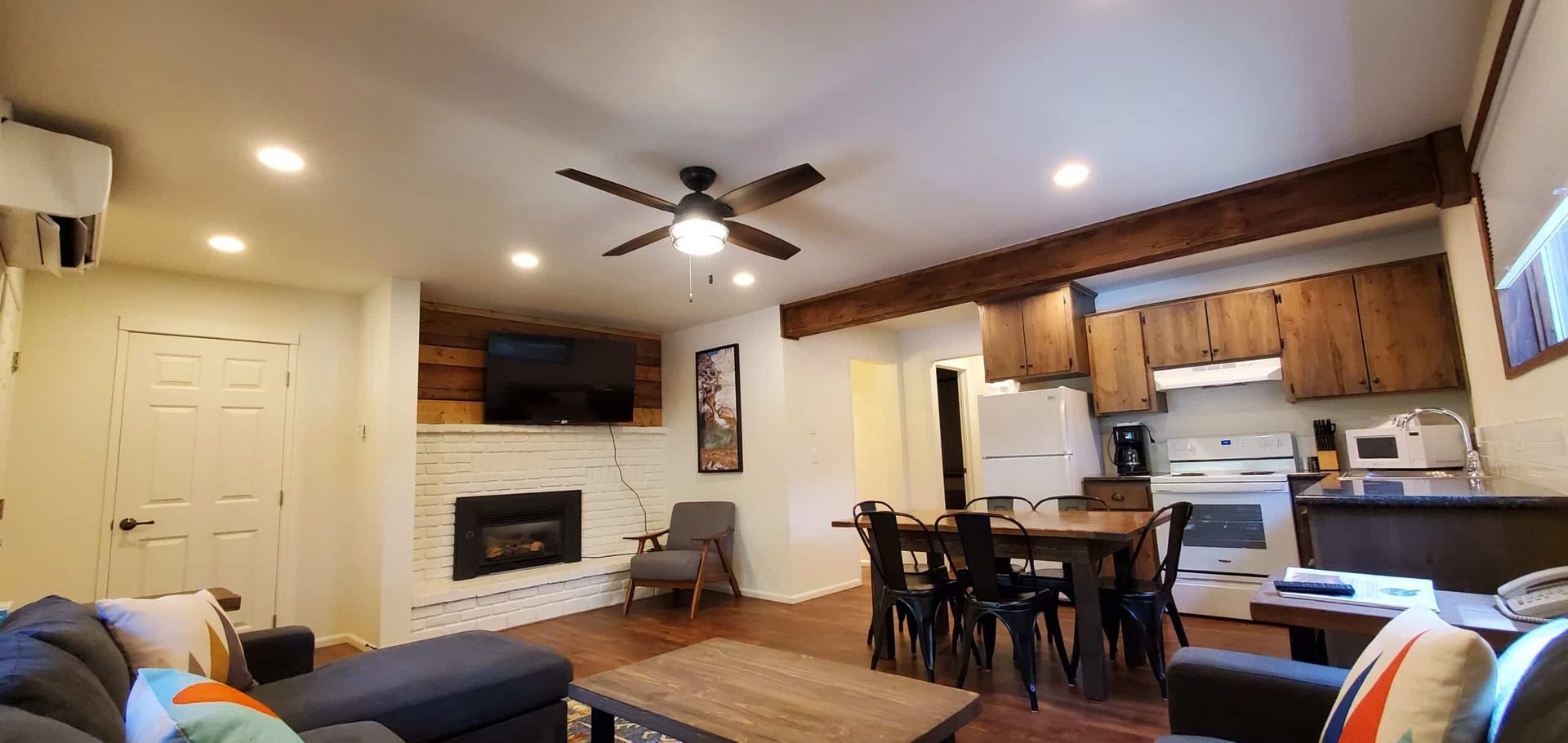 A living room filled with furniture and a ceiling fan.