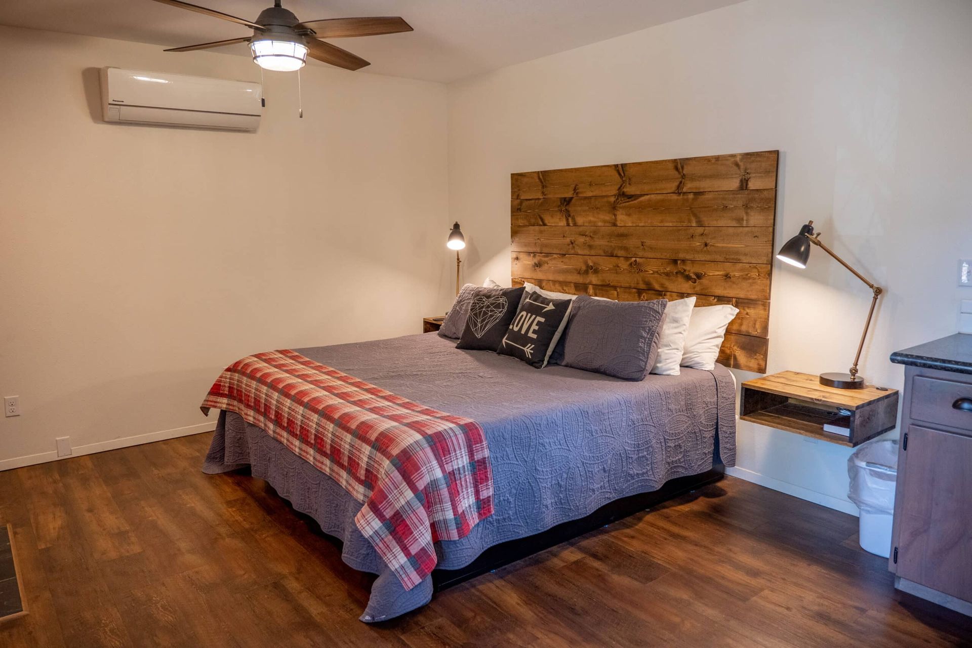 A bedroom with a king size bed and a wooden headboard.