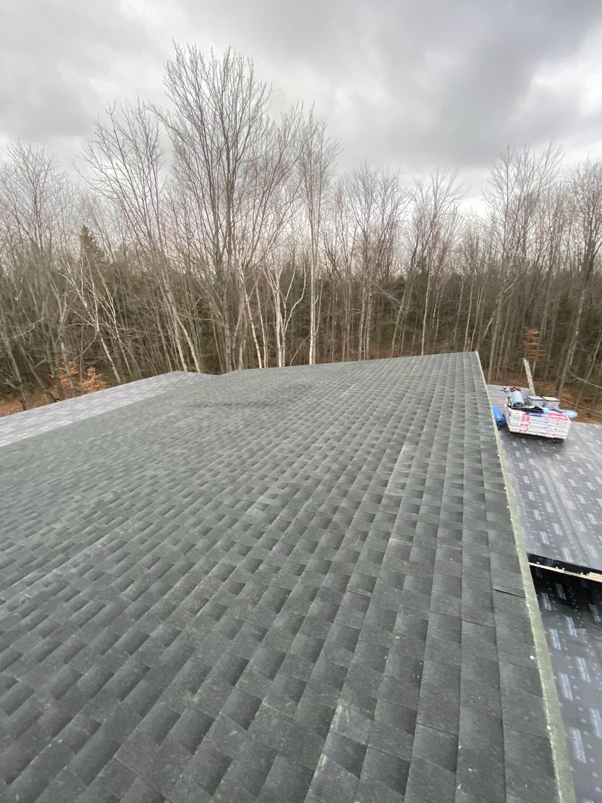 Reliable Ottawa roofing service helping prevent winter leaks and weather damage