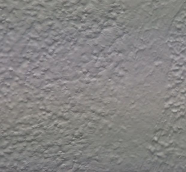 Slika prikazuje obnovljeno fasado zaradi lasnih razpok na fasadi hiše v Ljubljani.