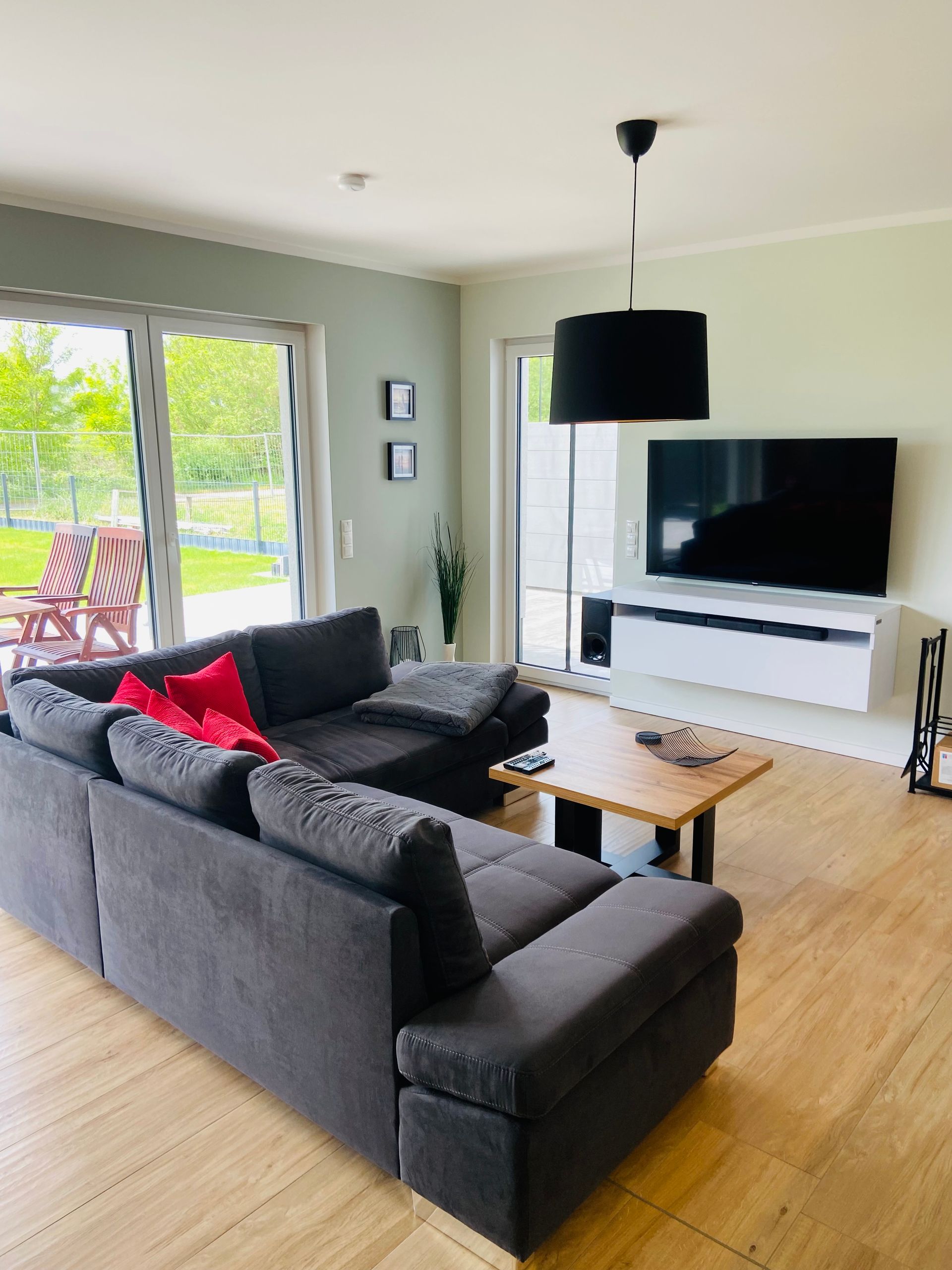 Smart-TV mit Alexa und Dolby-Surround-System
