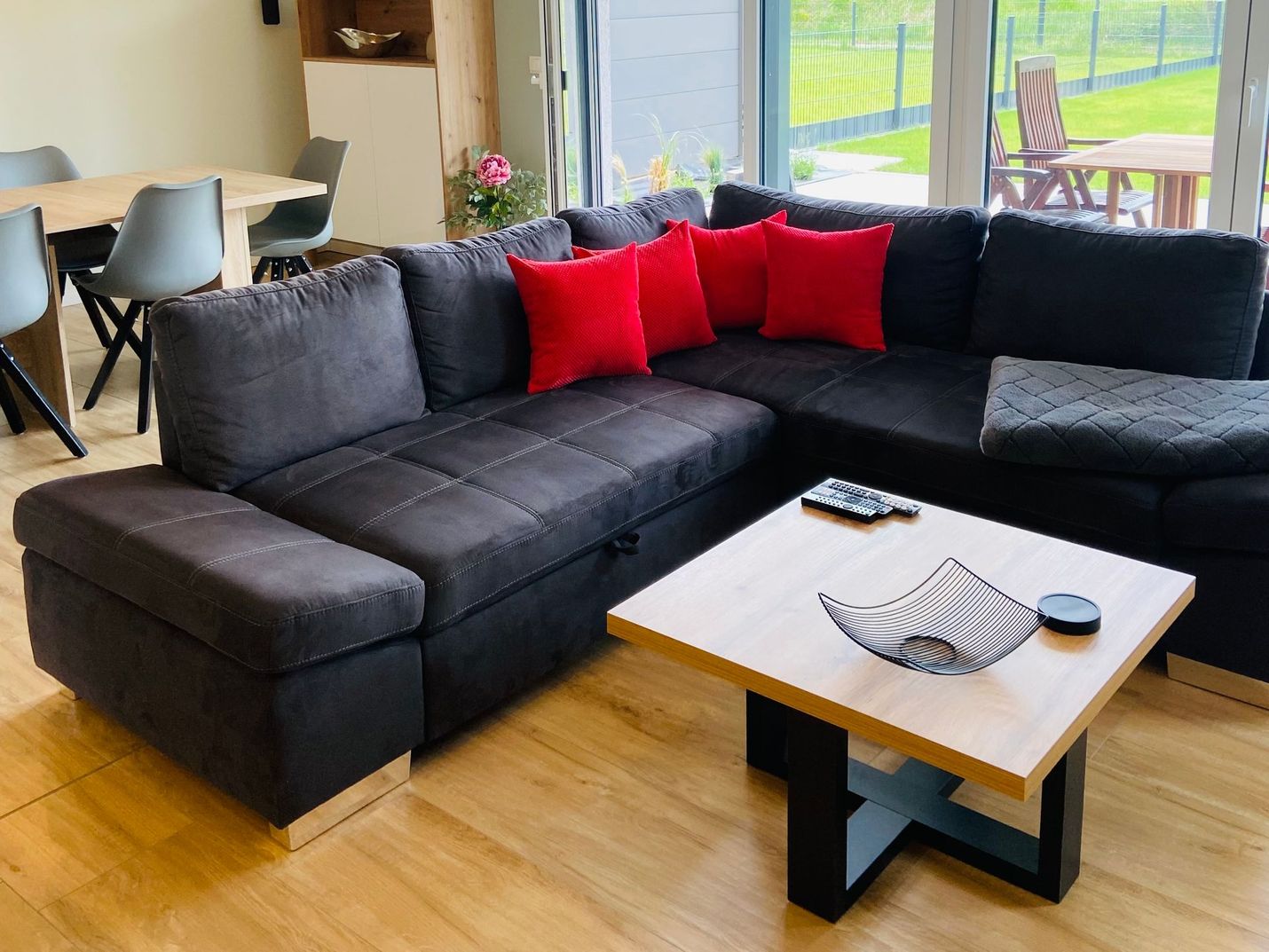 Ausziehbare bequeme Schlafcouch