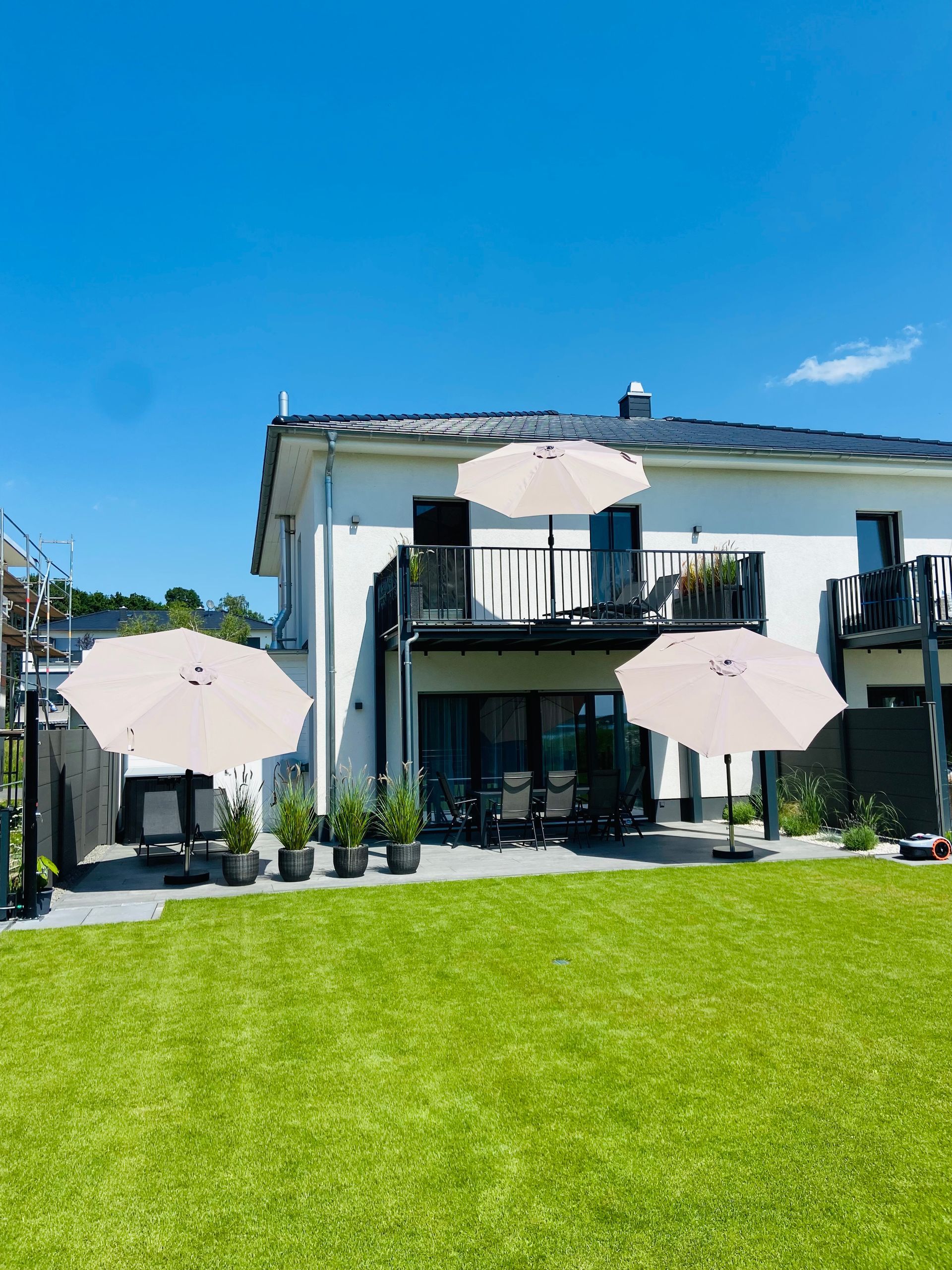 Ferienhaus mit Sonnschirmen