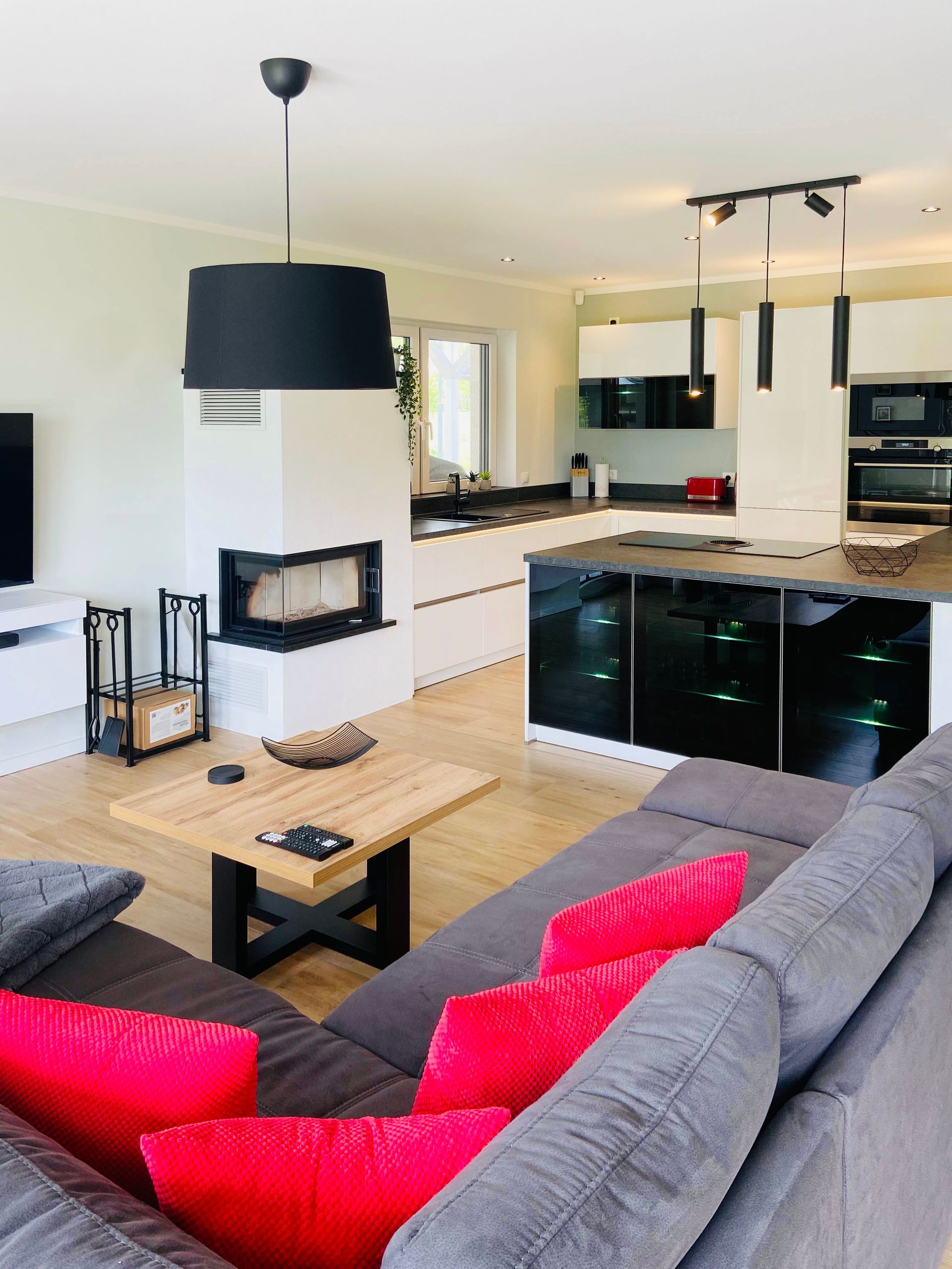 Hier lässt es sich am Kamin auch bei kalten Temperaturen aushalten