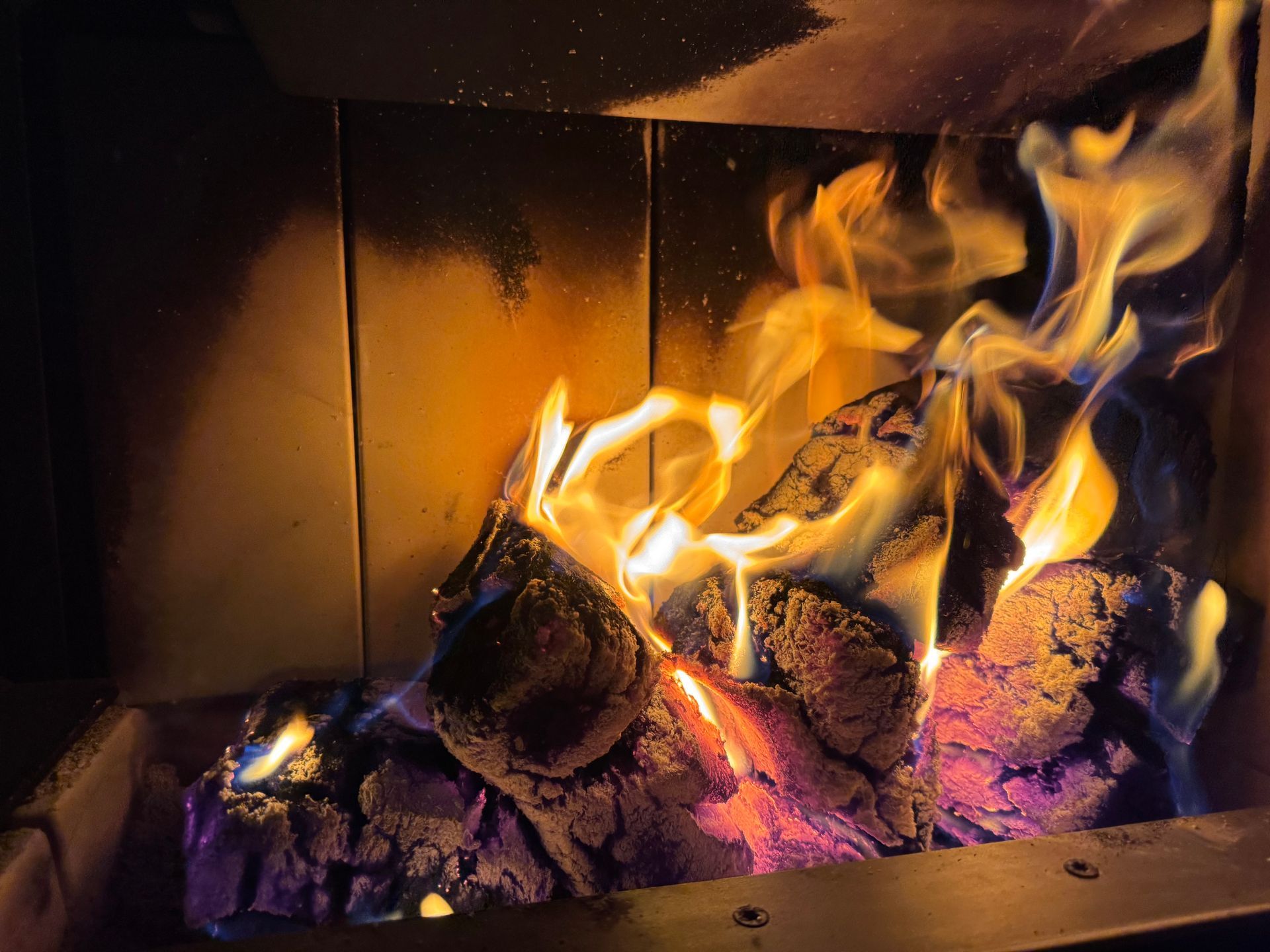 Holzbrandofen mit Eckverglasung