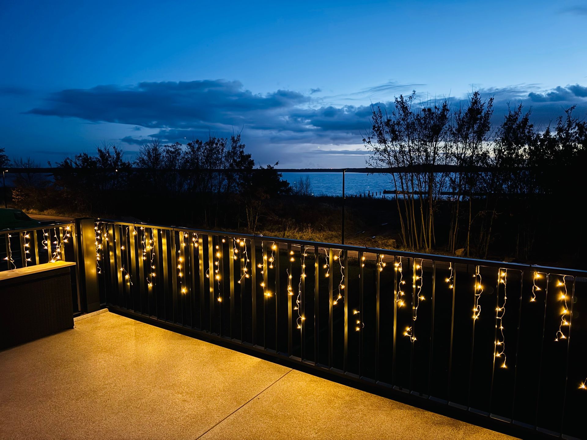 Weihnachtliche Stimmumg auf dem Balkon