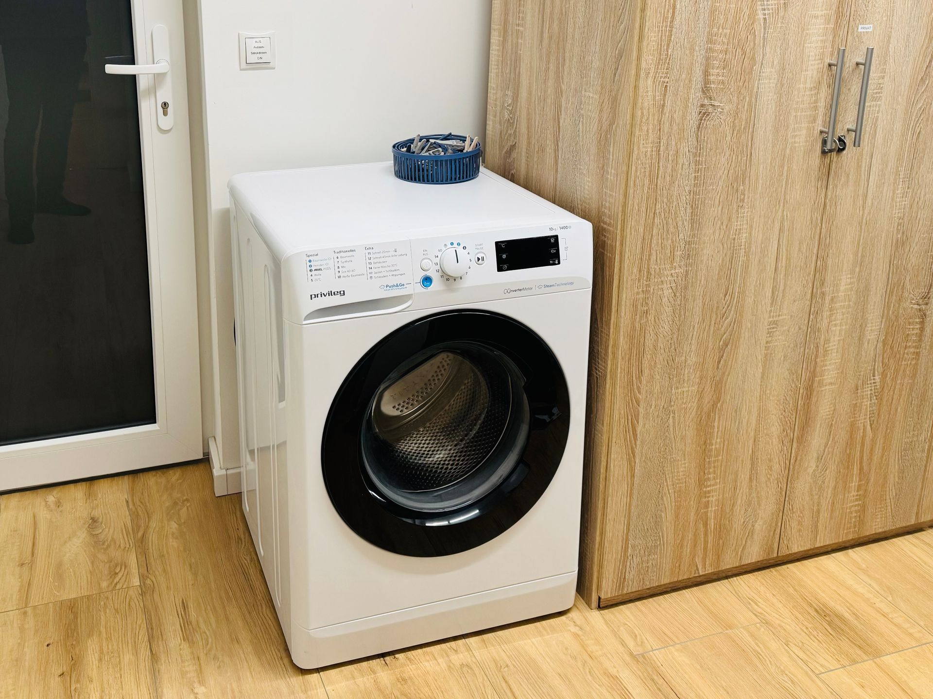 Waschmaschine im Hausanschlussraum