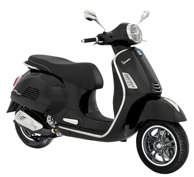 Uno scooter Vespa GTS nero opaco visto di profilo su sfondo bianco.