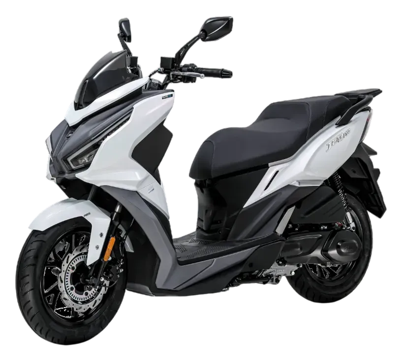 Uno scooter bianco e grigio visto frontalmente da sinistra, su sfondo bianco.