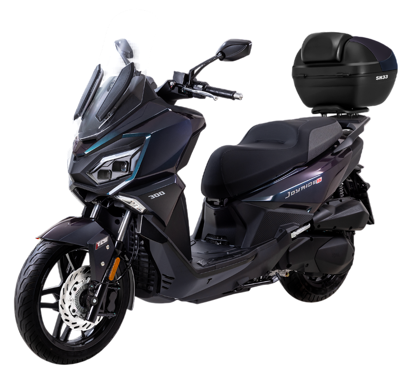 Un maxi-scooter blu scuro con parabrezza alto e vano portaoggetti posteriore, raffigurato su uno sfondo bianco uniforme.