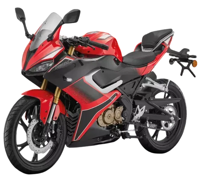 Una motocicletta sportiva rossa e nera, vista di tre quarti frontale, su uno sfondo bianco uniforme.