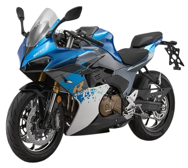 Una motocicletta sportiva blu e bianca con motore color bronzo, su uno sfondo bianco uniforme.