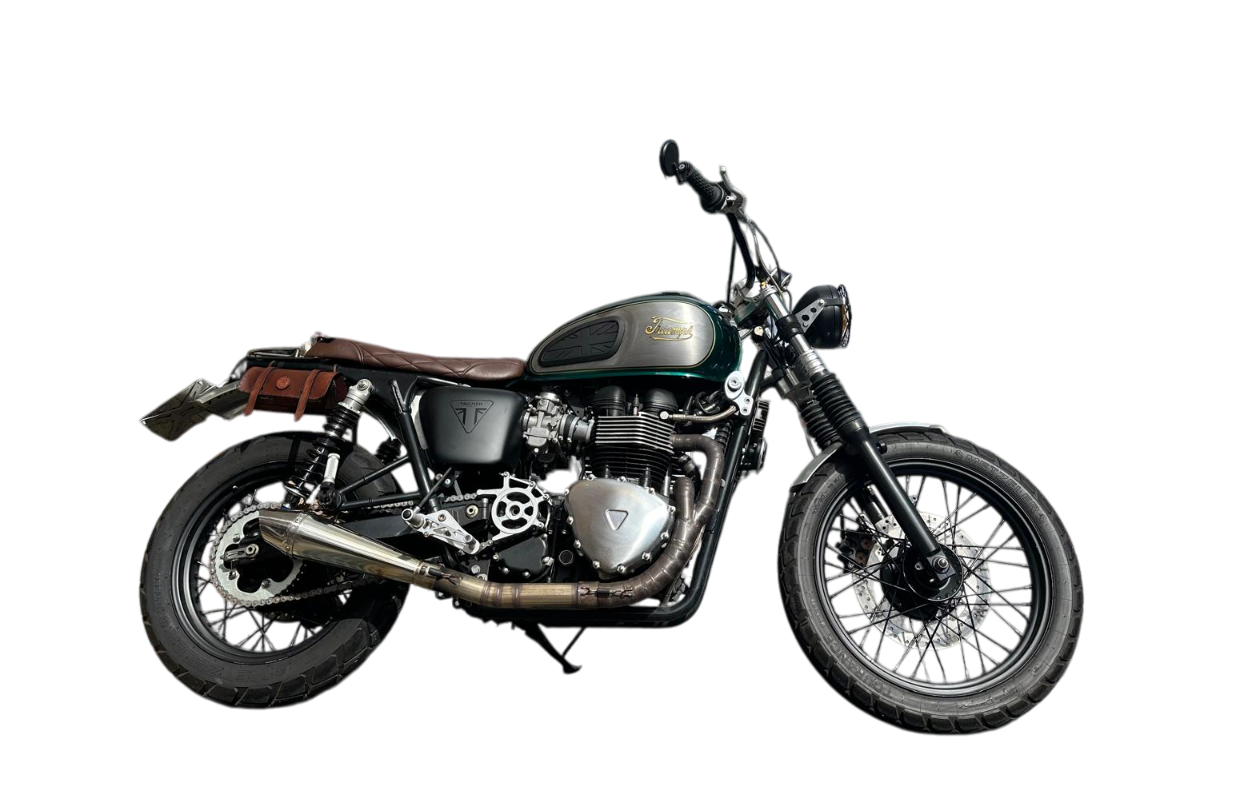 Motocicletta Triumph personalizzata verde scuro con sella in pelle marrone, vista laterale