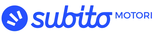 Il logo blu di Subito Motori presenta un'icona circolare con tre barre diagonali bianche accanto al nome del marchio.