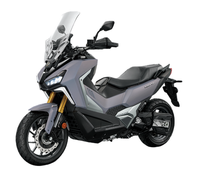 Scooter avventura grigio opaco con forcella dorata e parabrezza alto, sfondo bianco
