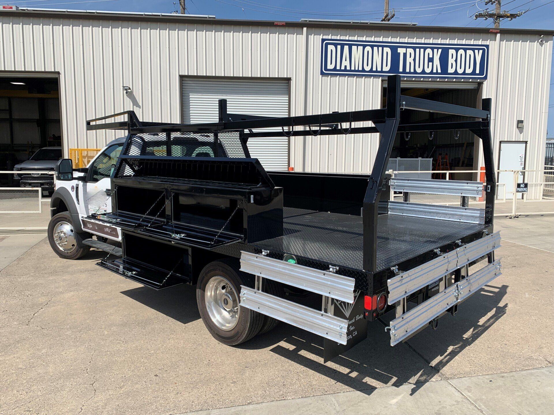 Diamond Truck Body Contractor Body Black