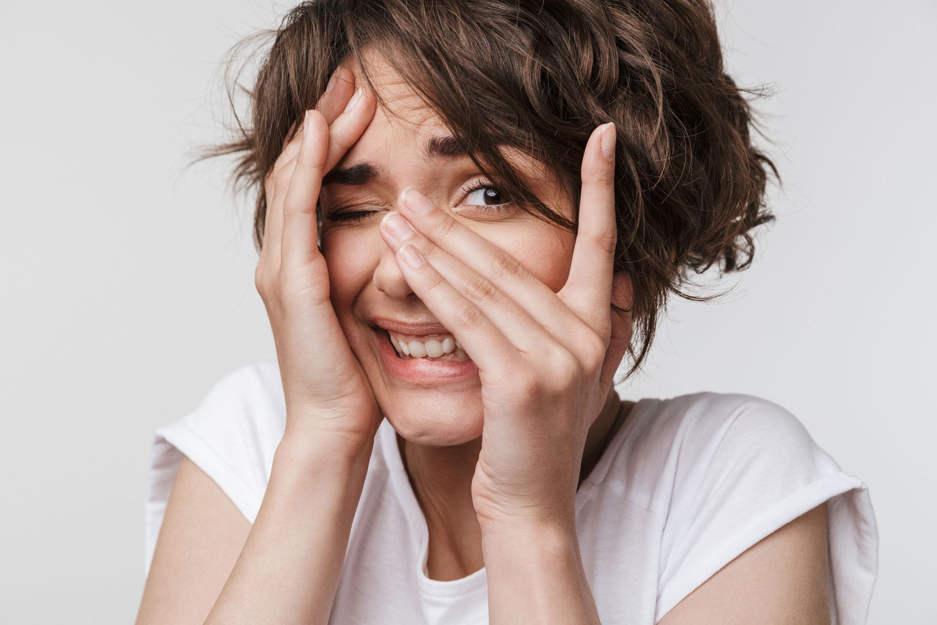 Olio di cura intima, olio vaginale, secchezza vaginale, atrofia vaginale, vagina secca, Candida, candidosi, micosi vaginale, infezioni vaginali, vaginosi gardnerella, infezioni delle vie urinarie semplici, cistite da luna di miele o vescica irritabile, prurito, bruciore, dolore zona intima, lichen scleroso, massaggio perineale, olio perineale, sollievo dai dolori mestruali
