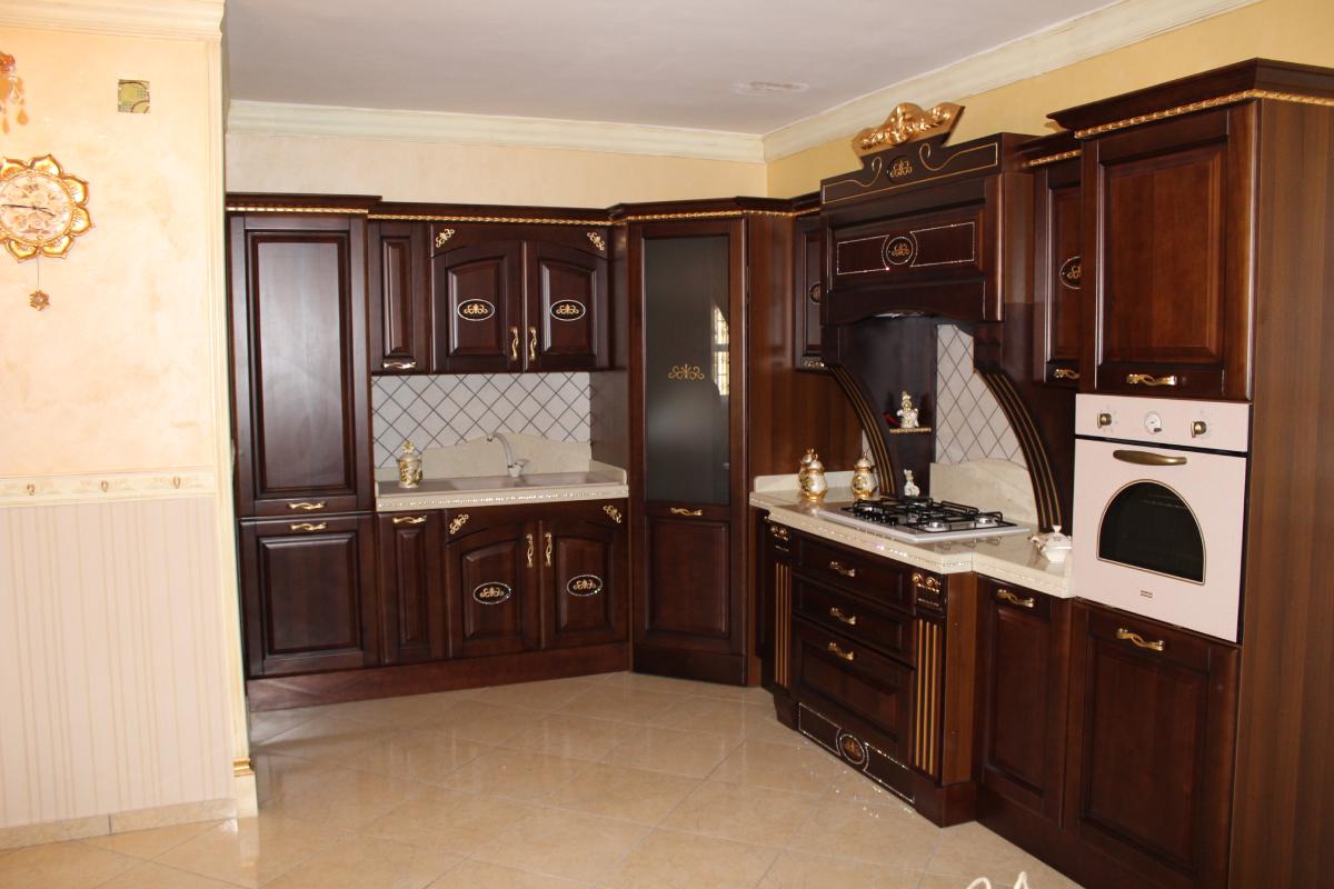 Cucina componibile in legno scuro