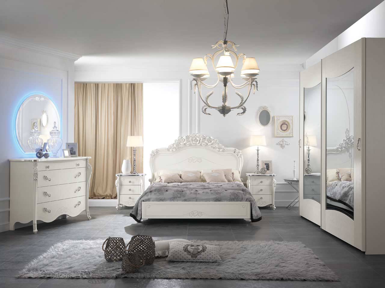 Camera da letto con armadio a tre ante