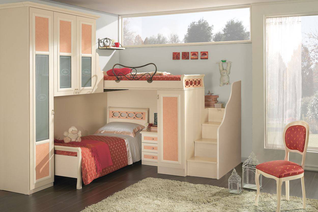 Cameretta per bambini con letto e scala