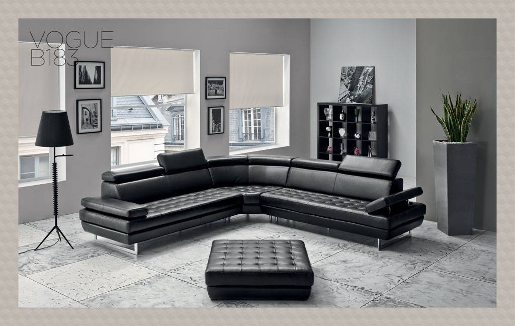Divano in pelle nera ad angolo