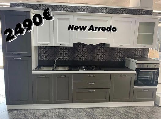 Una cucina con fornello, lavello e forno per 2499 euro