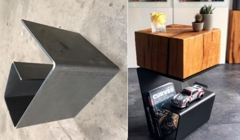 Auf einem Holztisch liegt ein Metallgegenstand.