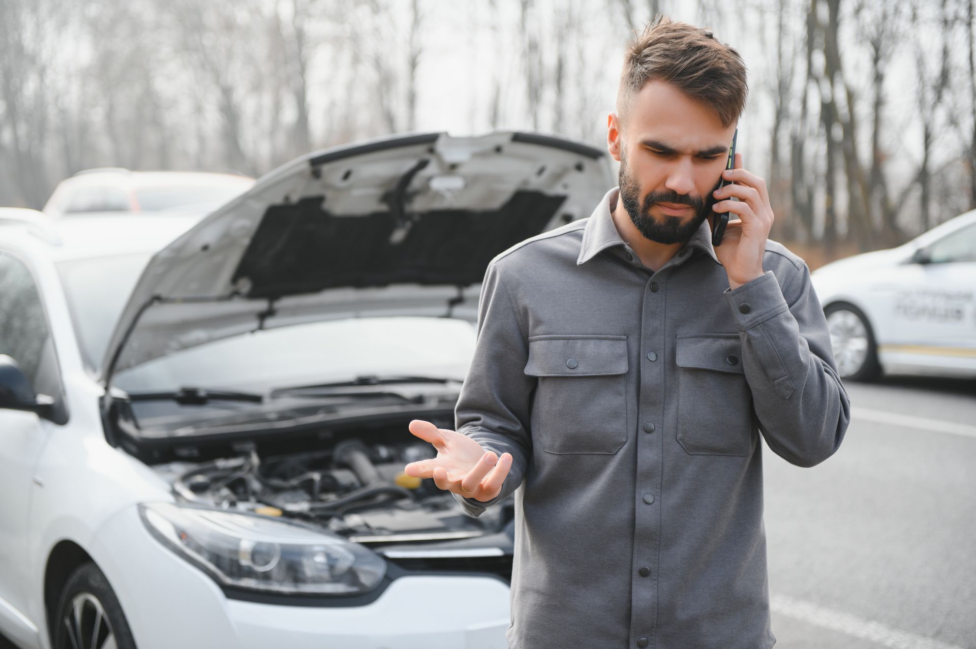 A man is calling for assistance after a car breakdown.