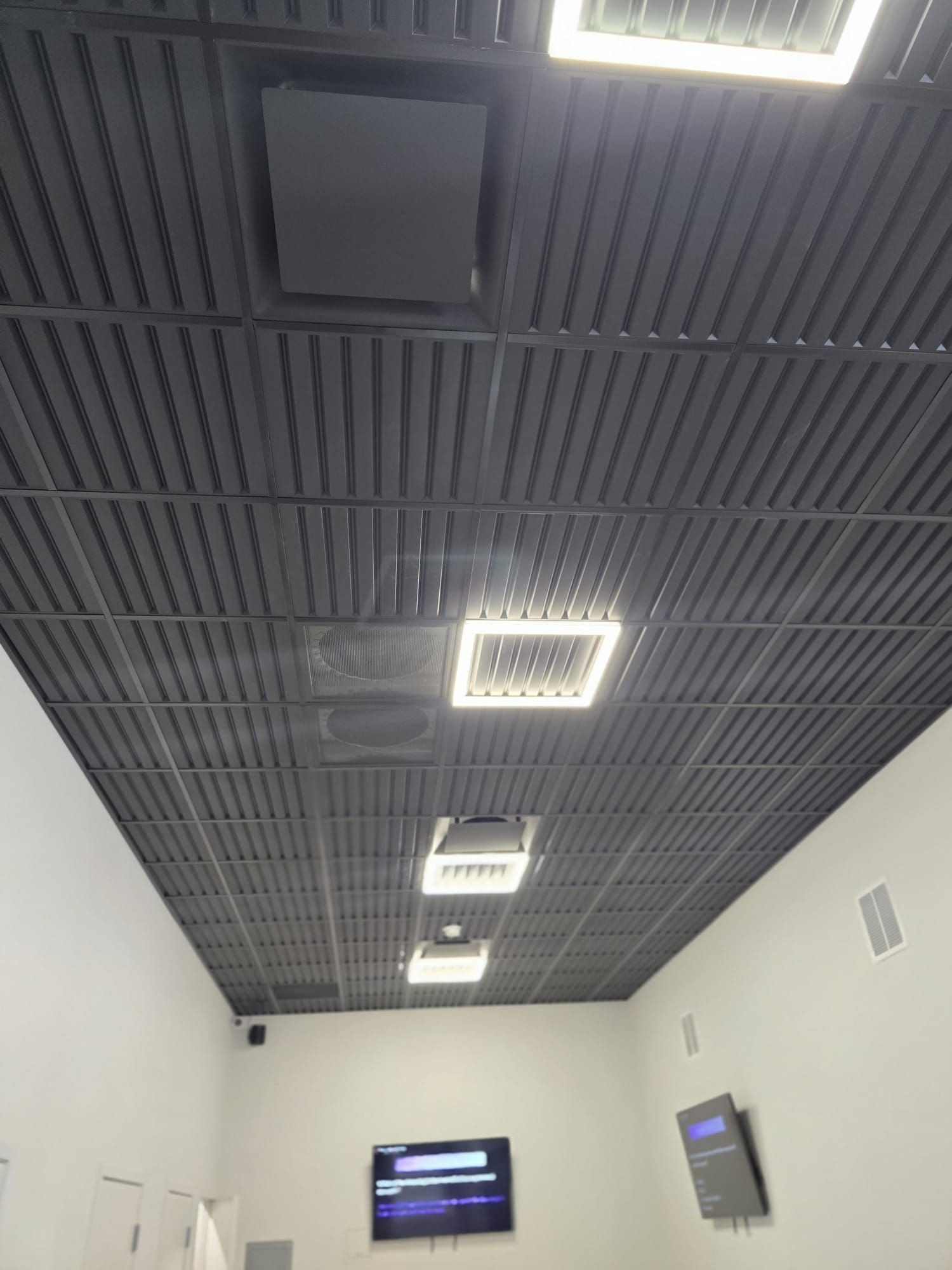 Interior view of the ceiling lights inside The Smart View Method