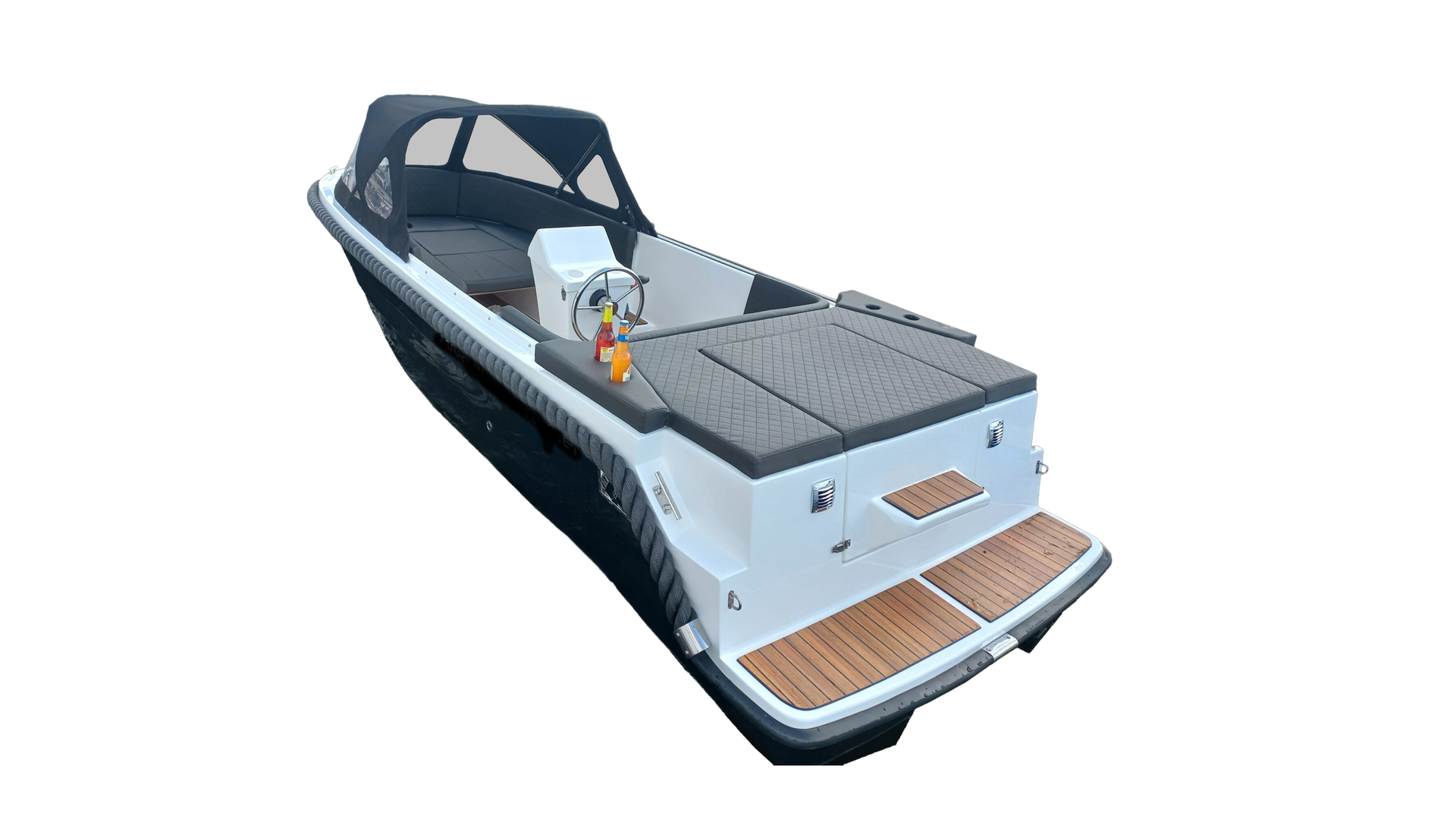 Een wit-zwarte boot met een houten dek op een witte achtergrond.