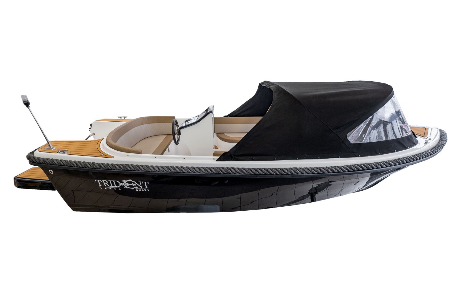 Een zwart-witte boot met een zwarte kap op een witte achtergrond.