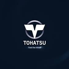 Een Tohatsu-logo op een donkerblauwe achtergrond.