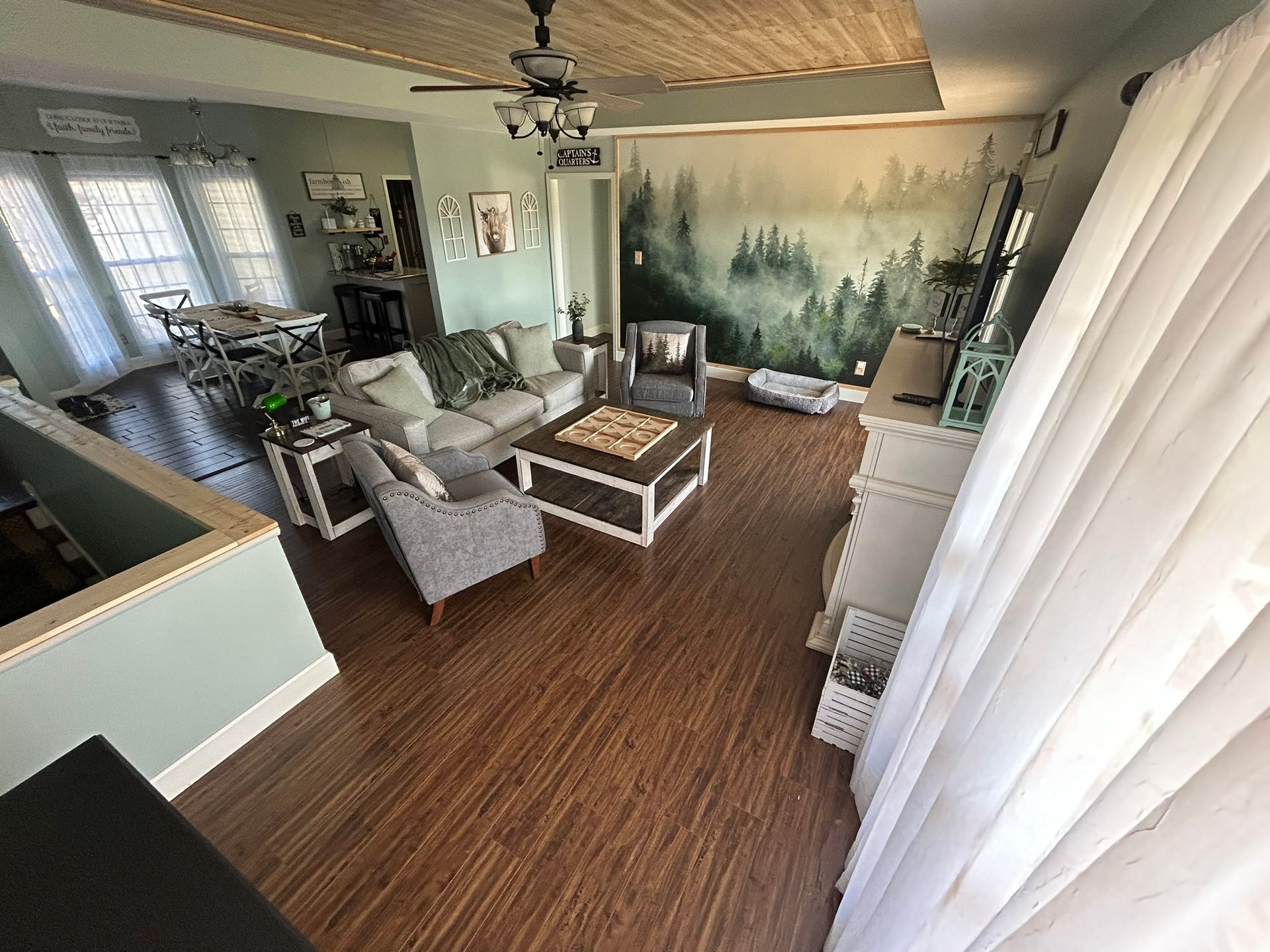 A living room filled with furniture and a ceiling fan.