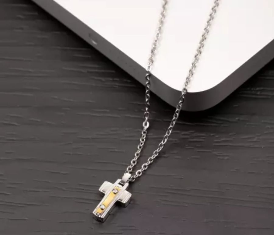 vasta scelta di collane alla moda