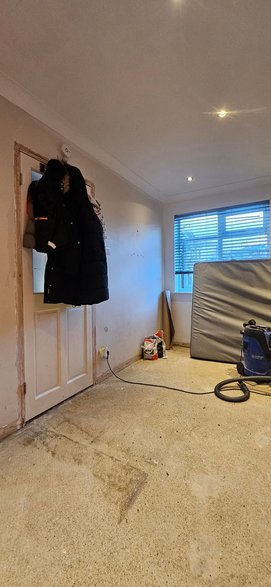 red and black gaming room, black and red gaming room, gaming, modern bedroom, gaming bedroom, amazing bedroom ideas, gaming bedroom ideas, gaming bedroom, gamer bedroom, gamer room, 