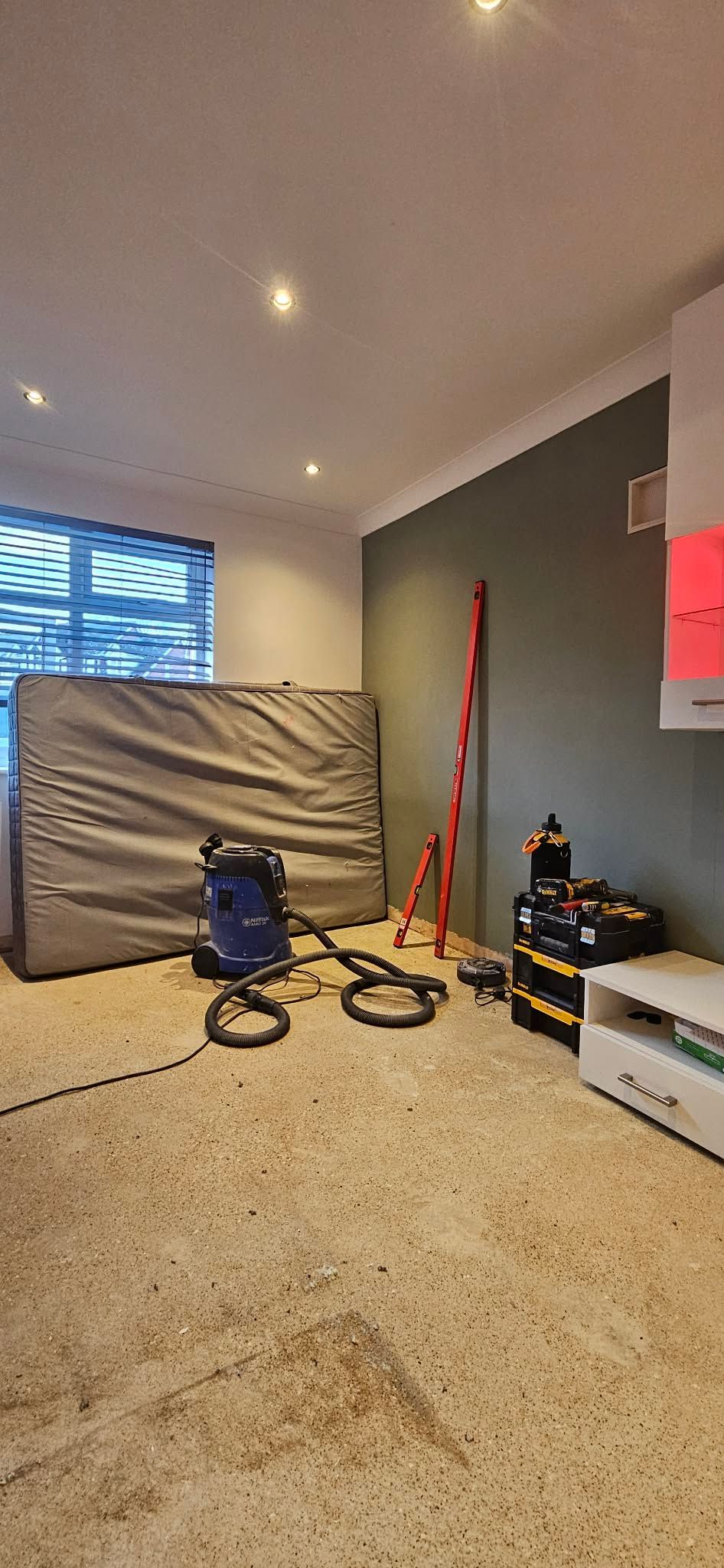 red and black gaming room, black and red gaming room, gaming, modern bedroom, gaming bedroom, amazing bedroom ideas, gaming bedroom ideas, gaming bedroom, gamer bedroom, gamer room, 