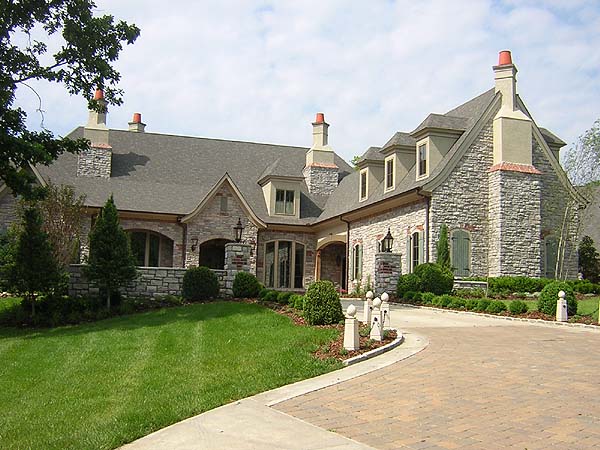 Residential House With Driveways — Hermitage, TN — Davet Roofing, Inc.