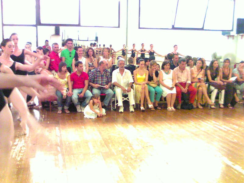 foto di una classe di ballerini